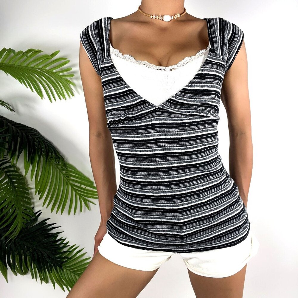 Vintage Y2K Zoey Beth Striped Black & White Indie Grunge Short Sleeve Top   / S